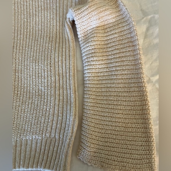 Abound hoodie Sweater - Picture 6 of 8